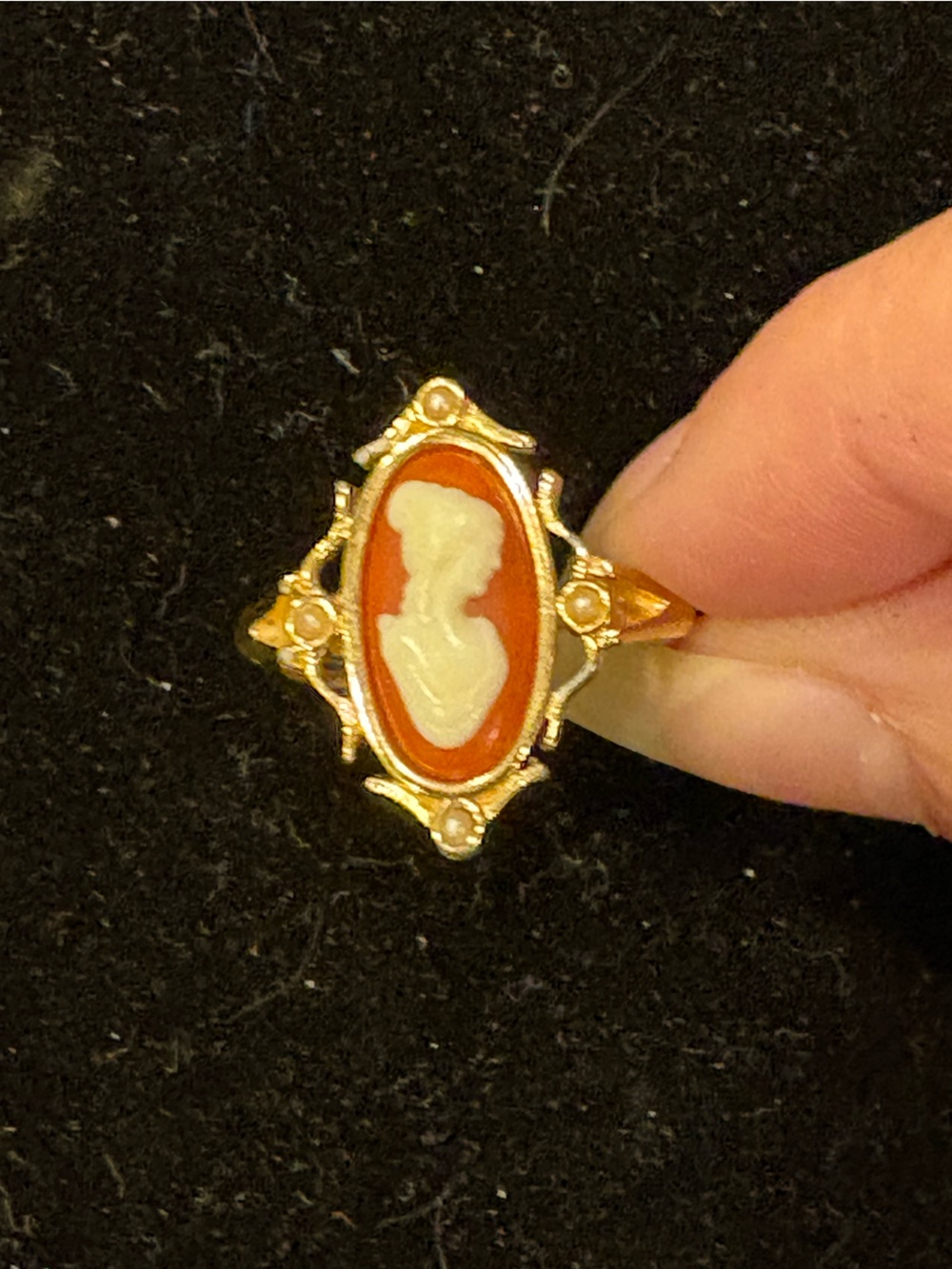 Vintage Avon 70’s Gold-Tone Adjustable Cameo Portrait Ring for Women Size 7 - 8